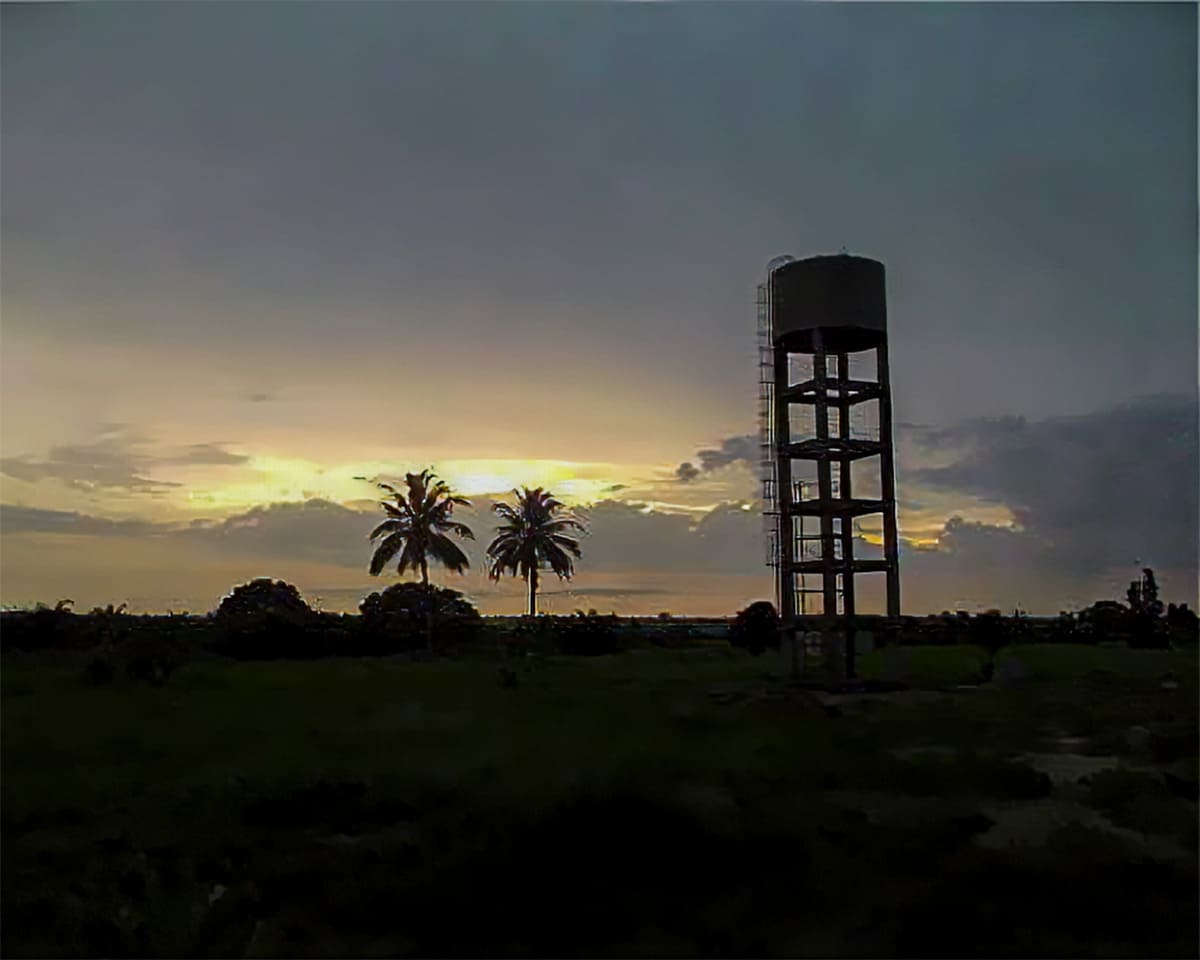 Castello d'acqua costruito ad Amakpapé in modo da avere una riserva idrica adeguata.