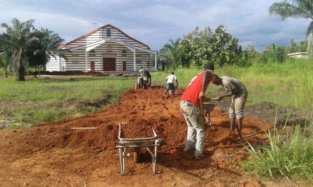 Chiesa di Amakpapé voluta e costruita dalla Missione Cuori Grandi