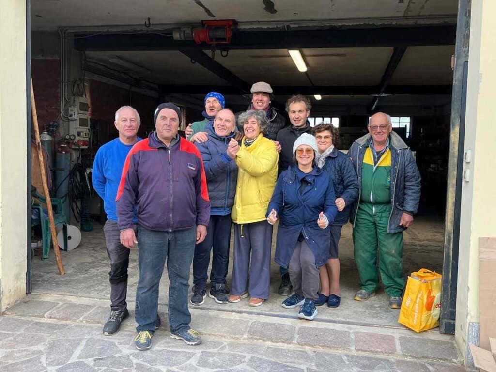 Gruppo di volontari di Cuori Grandi operanti in Italia